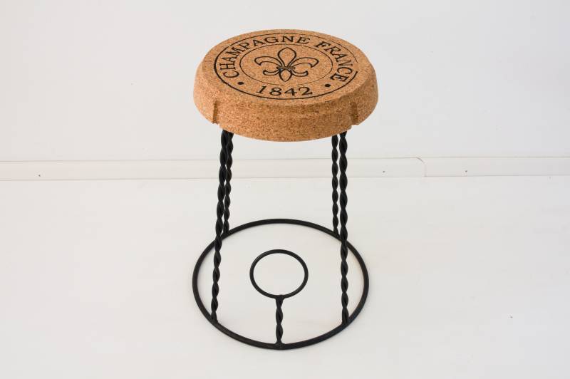 verKORKst Premium Sitzhocker aus Kork im Muselet-Design