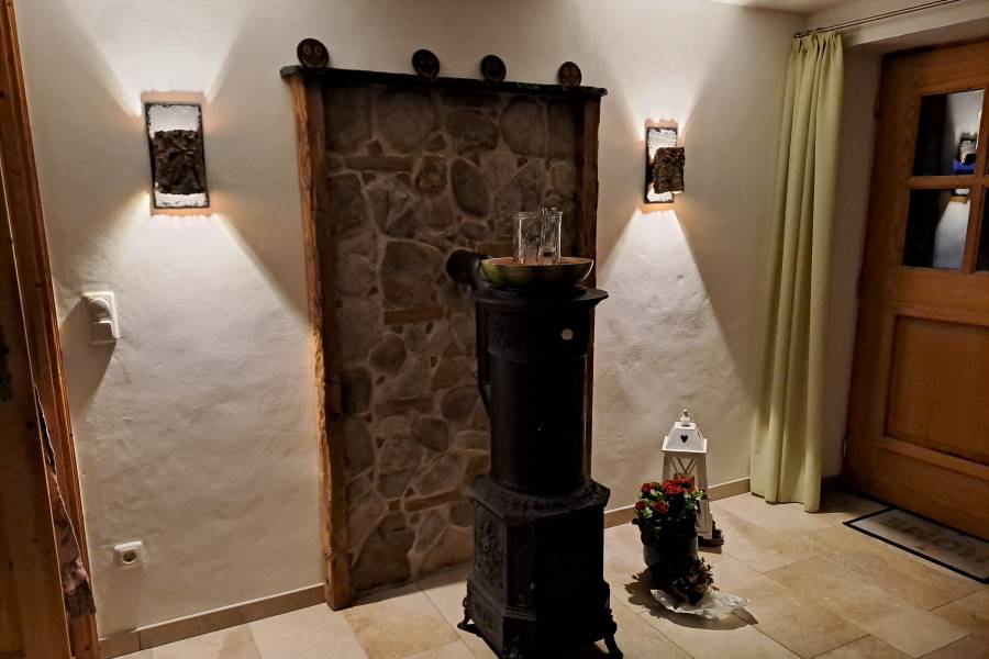 Neues Modell Wandlampe aus Korkröhre und Schiefer