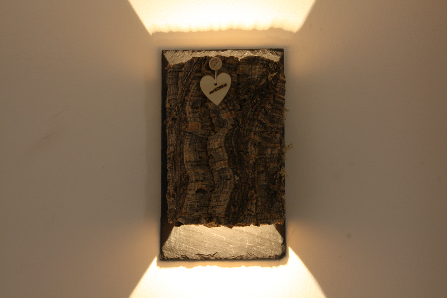 Neues Modell Wandlampe aus Korkröhre und Schiefer